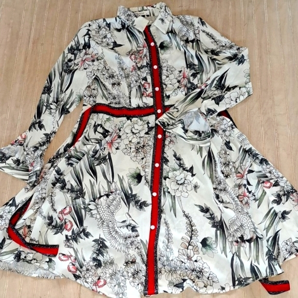 EXTELLE Dresses & Skirts - NEW Extelle Floral Print Birds Flowy Tie Back Red Sparkle Collar Button-Up Dress